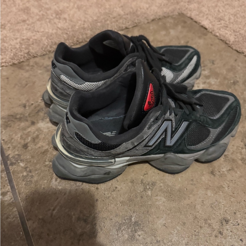 New Balance 9060 Men's Gray and Black Running Shoes *womens 7.5*